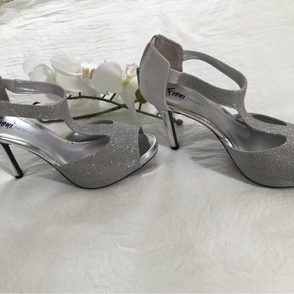 FIONI NIGHT 4 inch high heels, silver, size 7.5, single use. - Picture 8 of 9